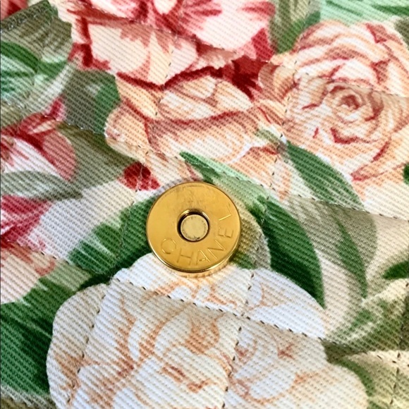 CHANEL Floral Chain Handbag - Picture 5 of 8
